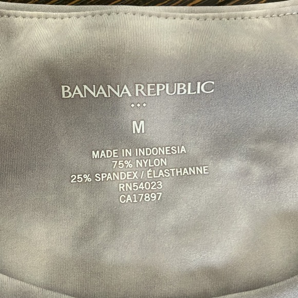 Banana Republic | Gray Tie-Dye Activewear crop top - Picture 5 of 9